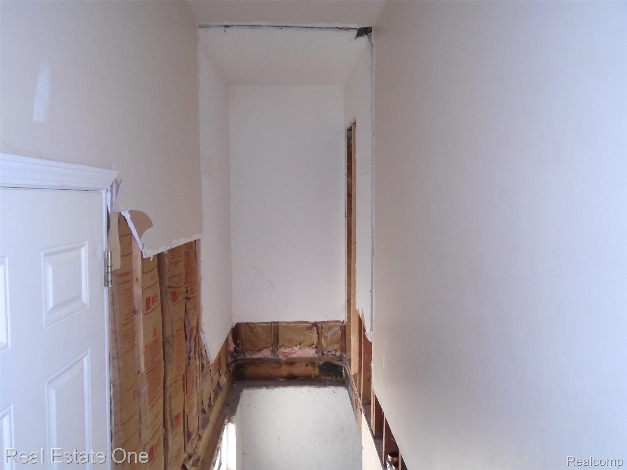 27064 Notre Dame Street Inkster, MI 48141 - Photo 16 of 20 DSC08876.JPG
