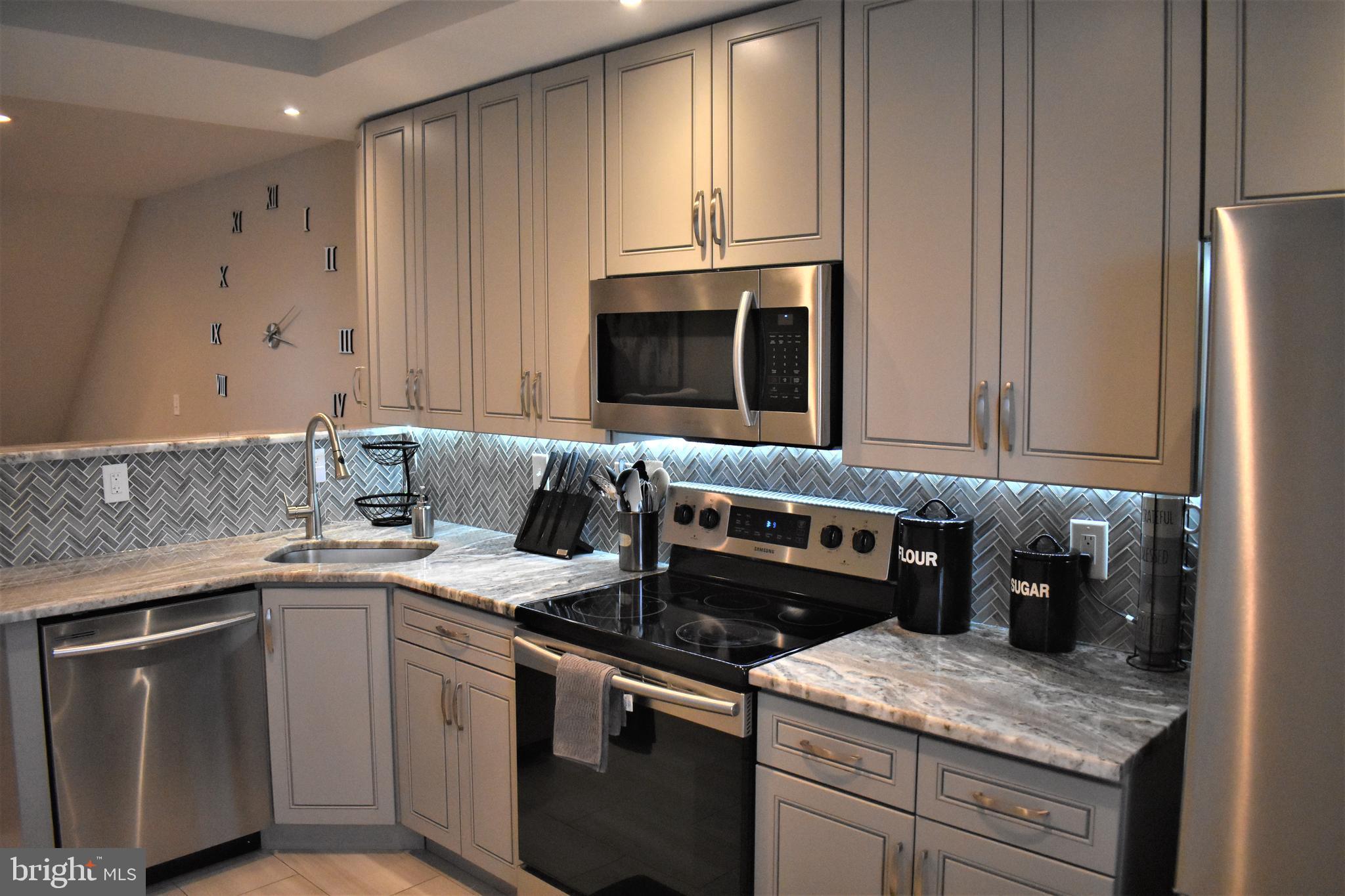 5705 Nassau Road Philadelphia, PA 19131 - Photo 1 of 25 Kitchen