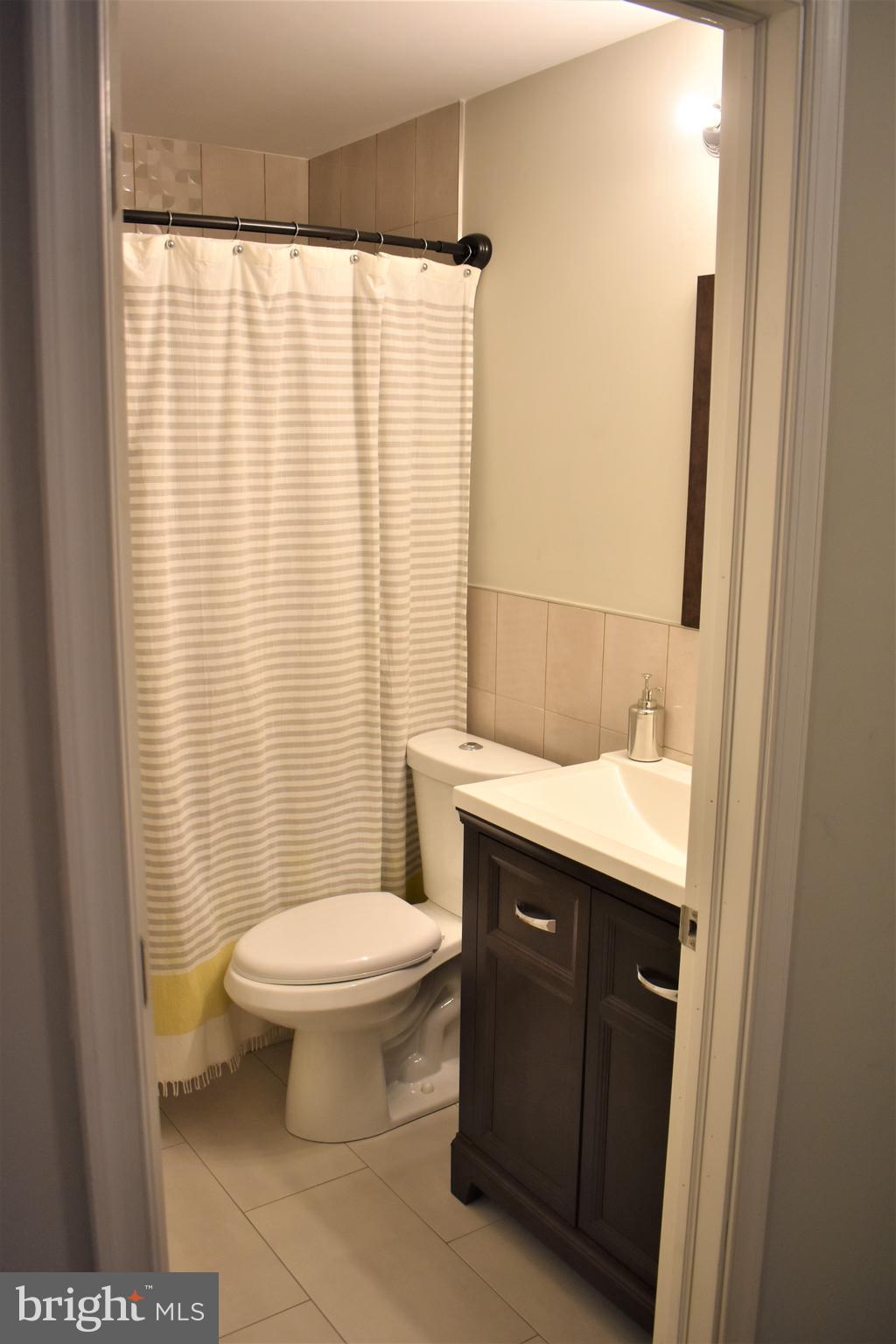 5705 Nassau Road Philadelphia, PA 19131 - Photo 13 of 25 2nd Bathroom - Hallway