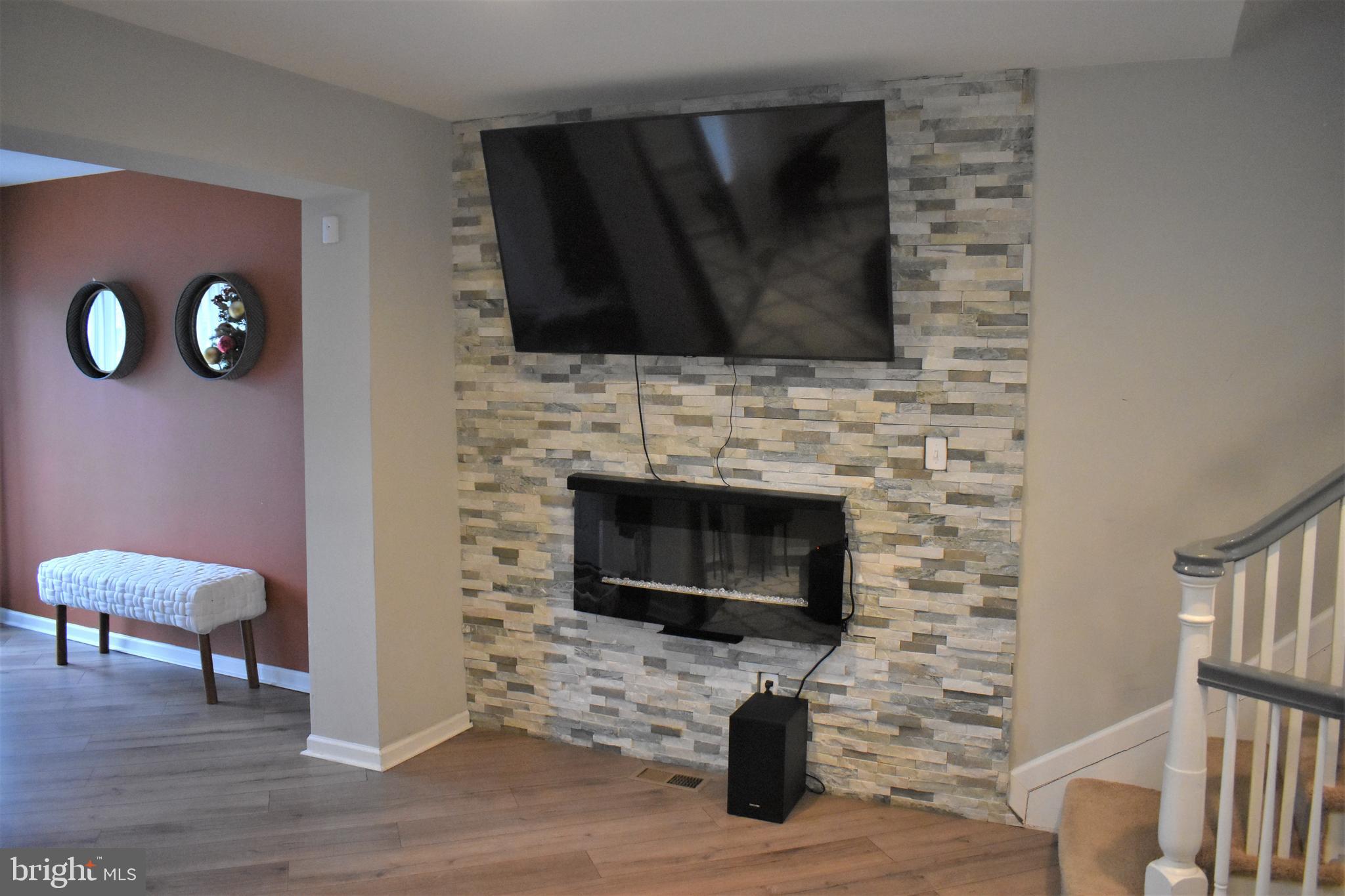 5705 Nassau Road Philadelphia, PA 19131 - Photo 4 of 25 Living Room