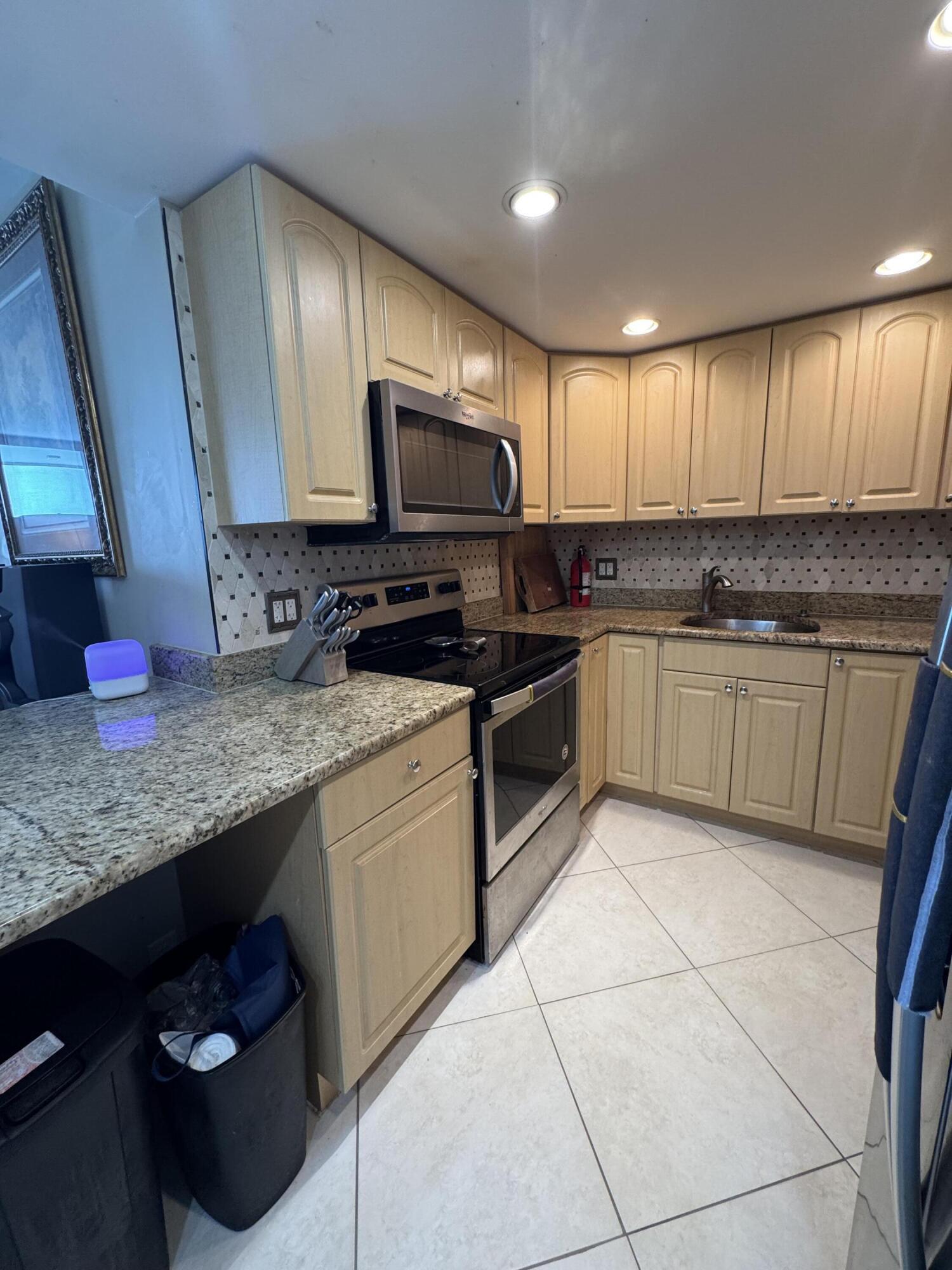 336 Golfview Road, Unit 706 North Palm Beach, FL 33408 - Photo 16 of 41 IMG_8993