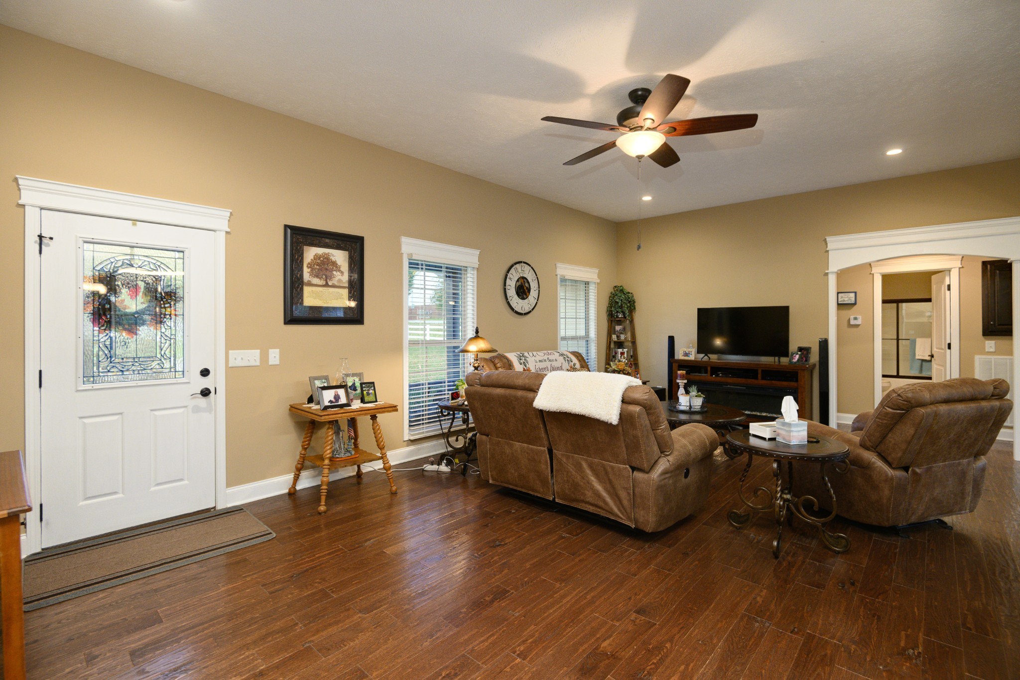 255 Troupe Road Shelbyville, TN 37160 - Photo 22 of 68 a living room with furniture and a flat screen tv