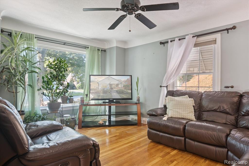 15224 Champaign Road Allen Park, MI 48101 - Photo 9 of 46 Gallery Image 9