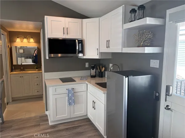 $2,100 | 19711 Oceanaire Circle, Huntington Beach, CA 92648