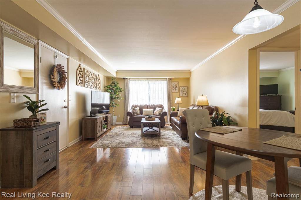 1853 Meadow Dale Court Rochester Hills, MI 48309 - Photo 4 of 43
