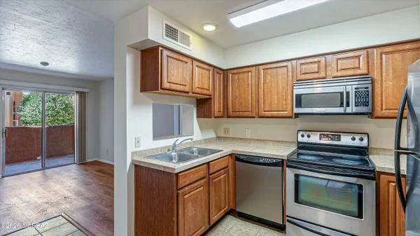 $98,000 | 1810 East Blacklidge Drive, Unit 102, Tucson, AZ 85719