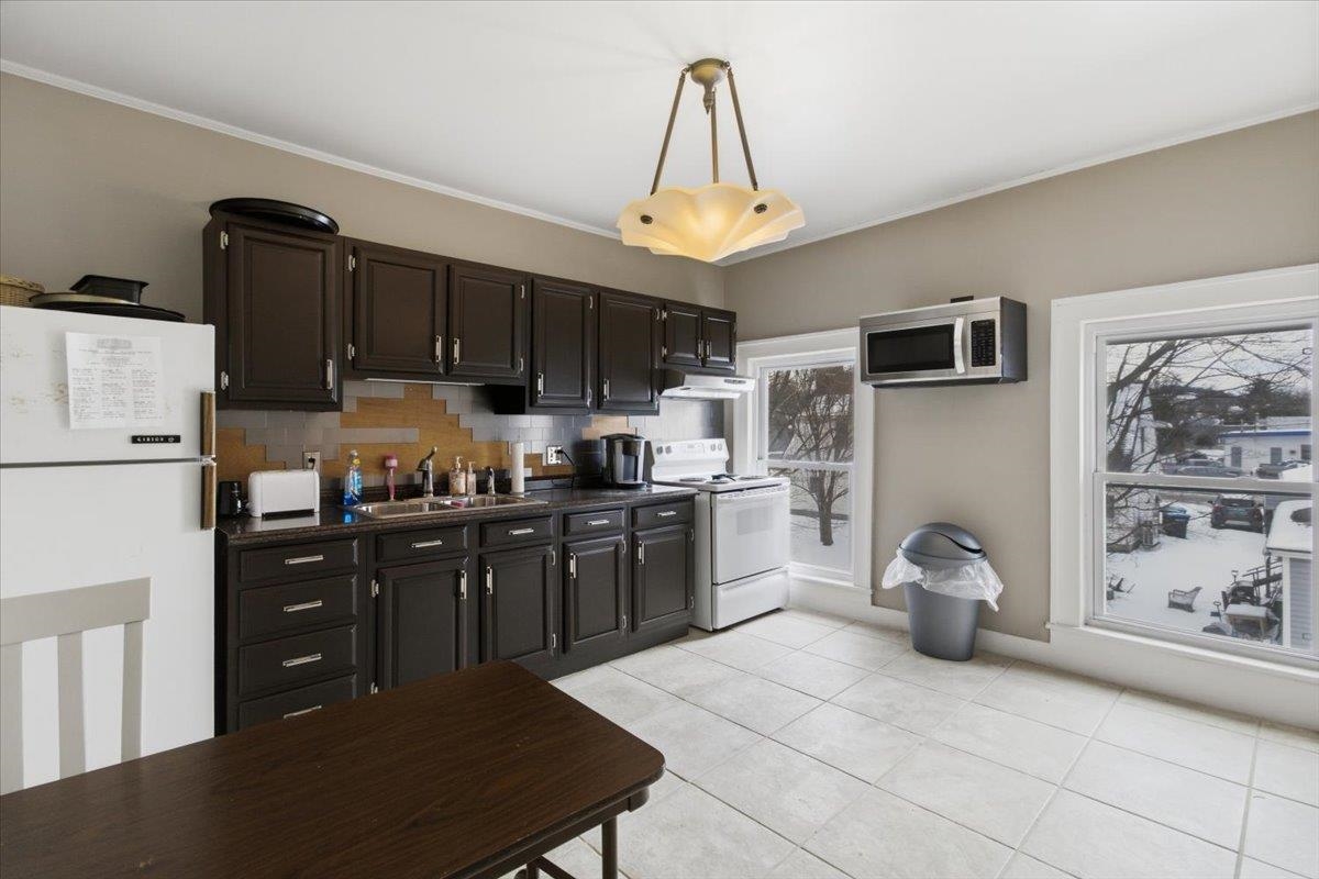 307 North Street Bennington, VT 05201 - Photo 5 of 16