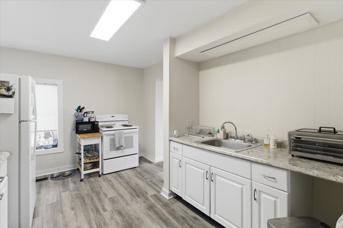 307 North Street Bennington, VT 05201 - Photo 10 of 16