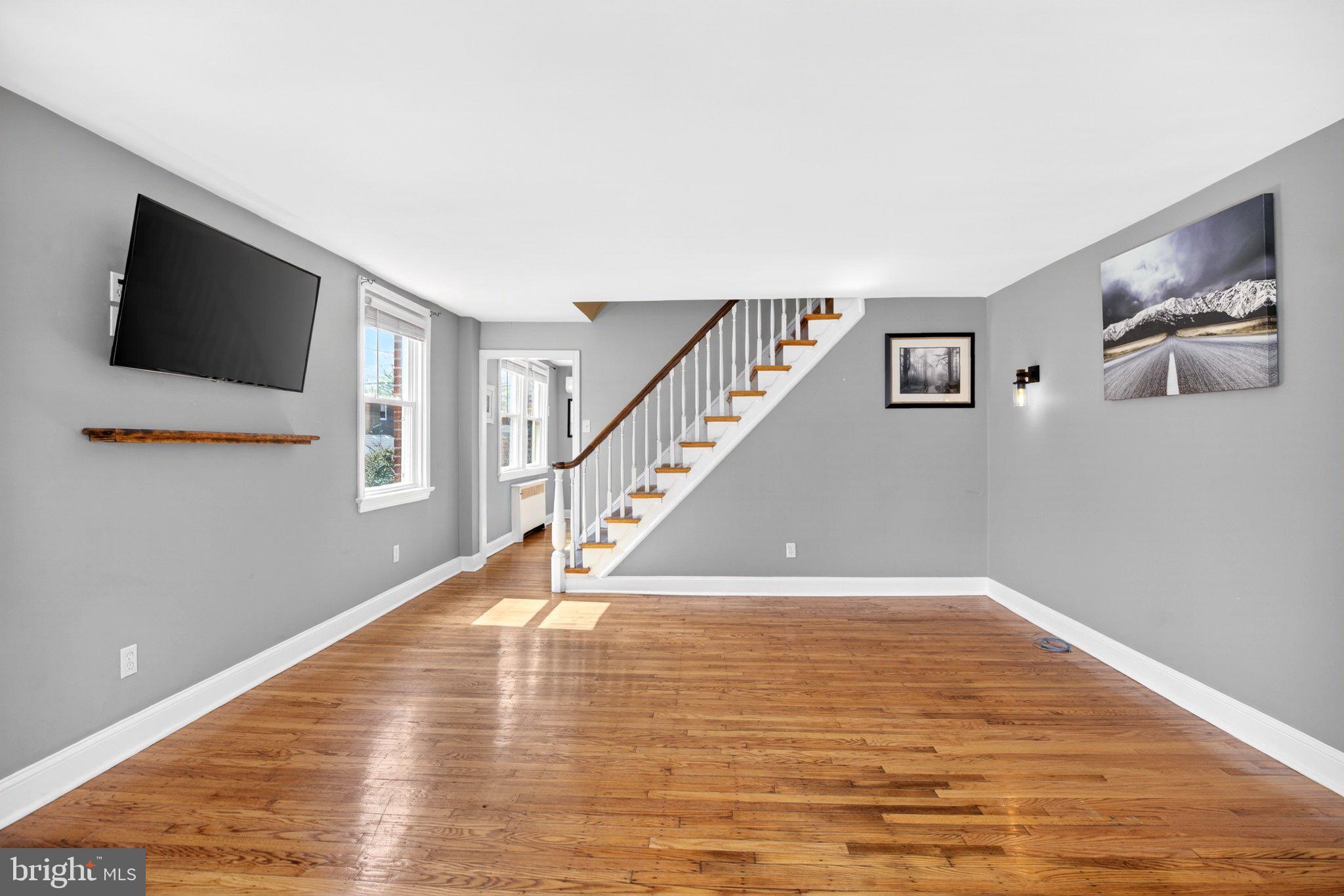 712 Clarendon Road Drexel Hill, PA 19026 - Photo 4 of 30 Bright and airy living space awaits.