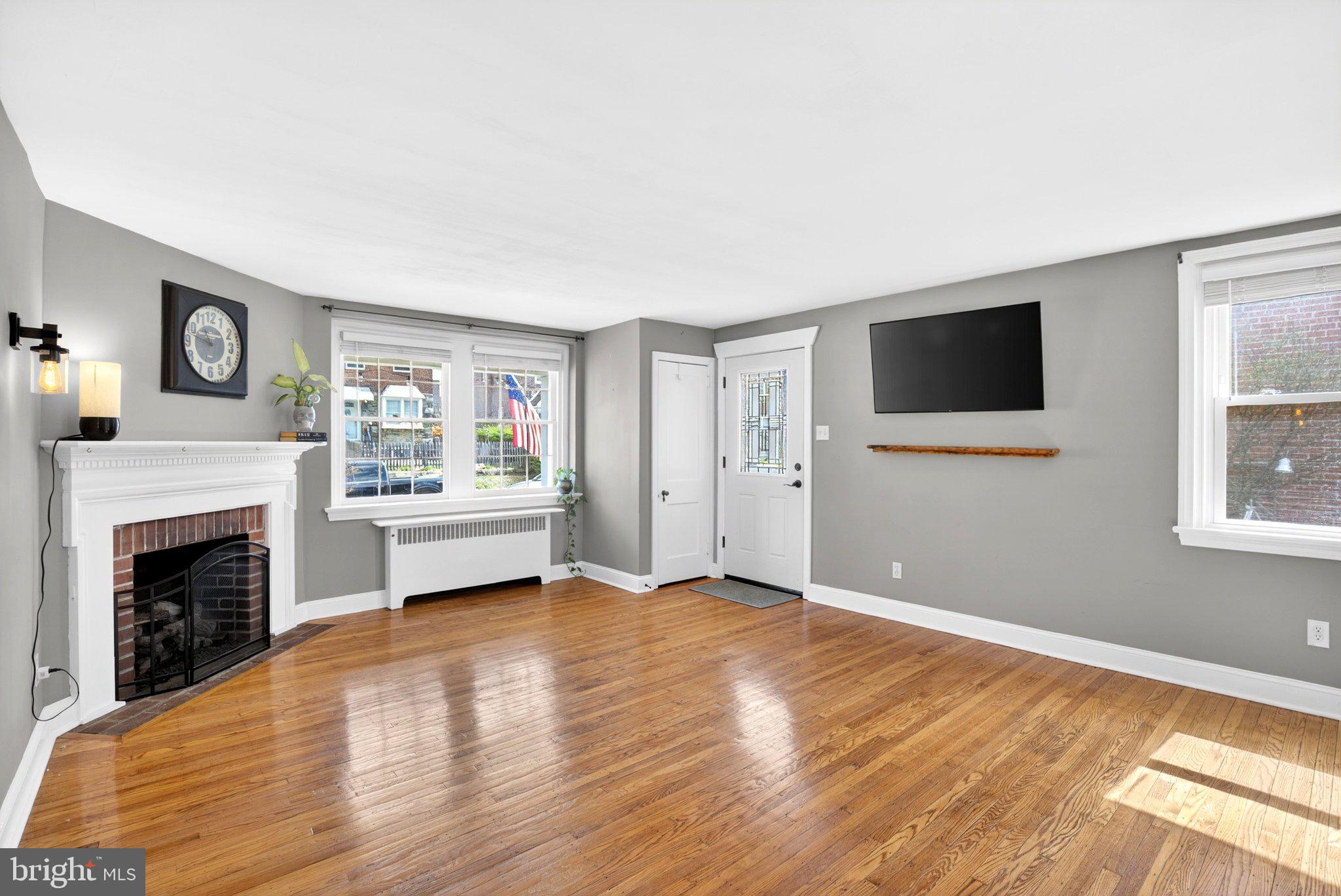 712 Clarendon Road Drexel Hill, PA 19026 - Photo 5 of 30 Bright and inviting living space.