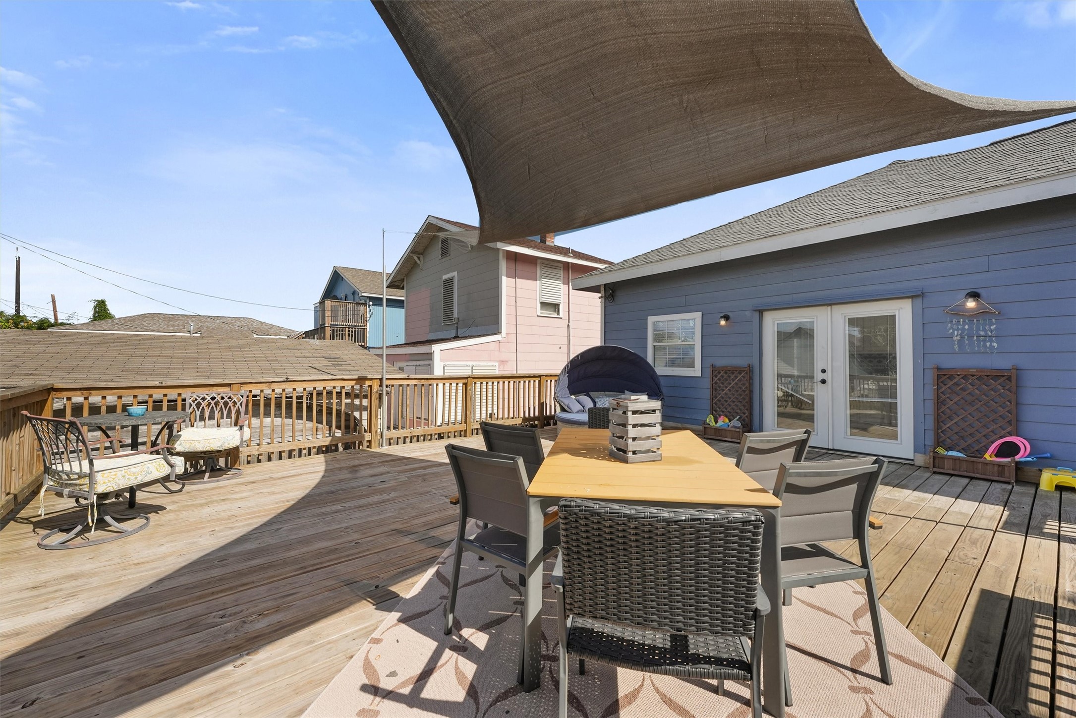 3024 Avenue R 1/2 Galveston, TX 77550 - Photo 23 of 28 a outdoor space with furniture
