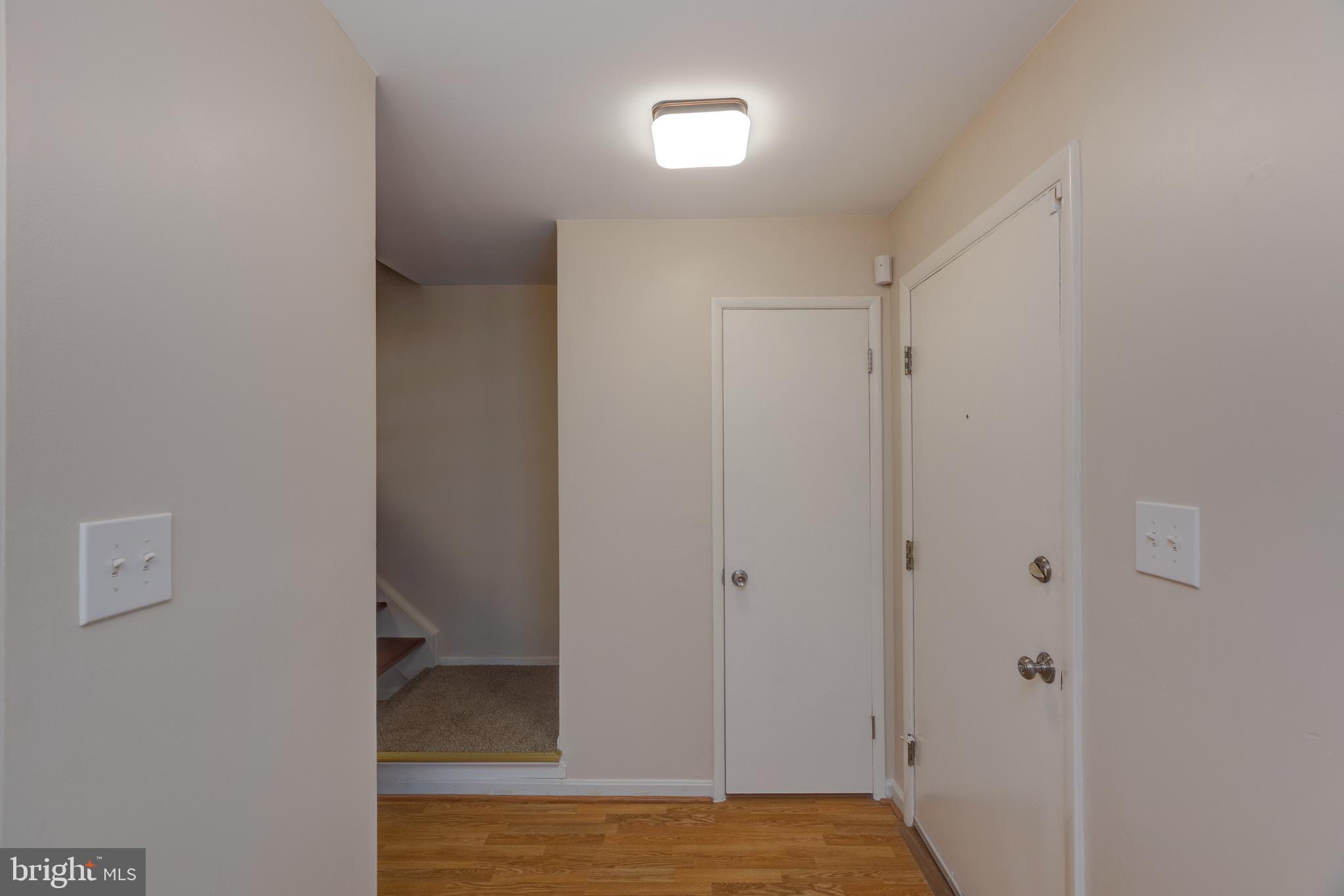 2183 White Cornus Lane Reston, VA 20191 - Photo 4 of 31 FOYER