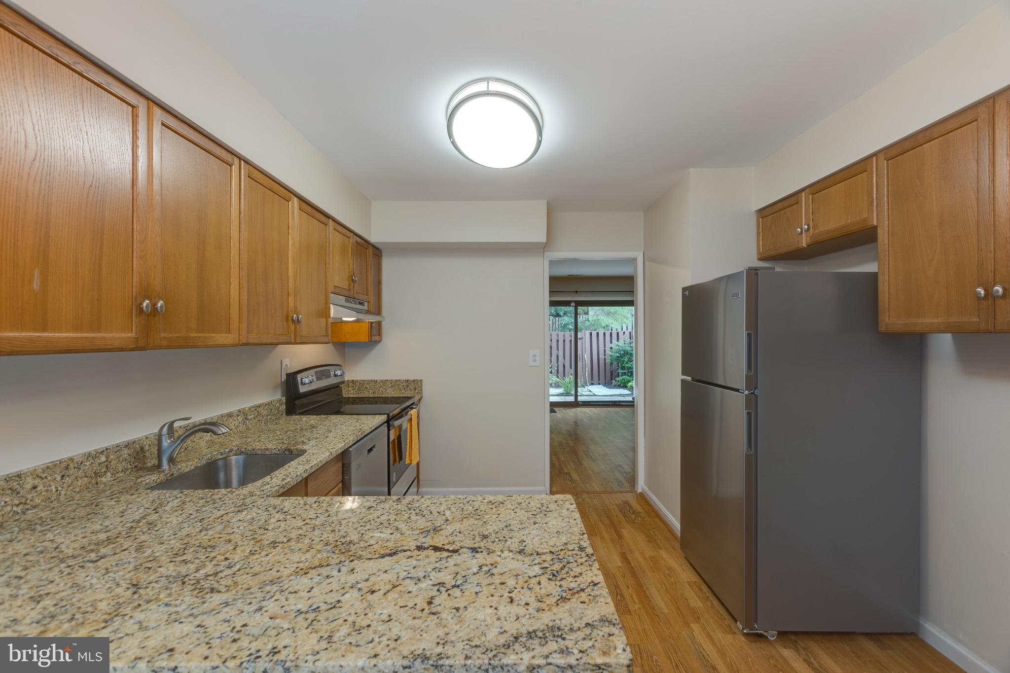 2183 White Cornus Lane Reston, VA 20191 - Photo 9 of 31 Granite Countertops