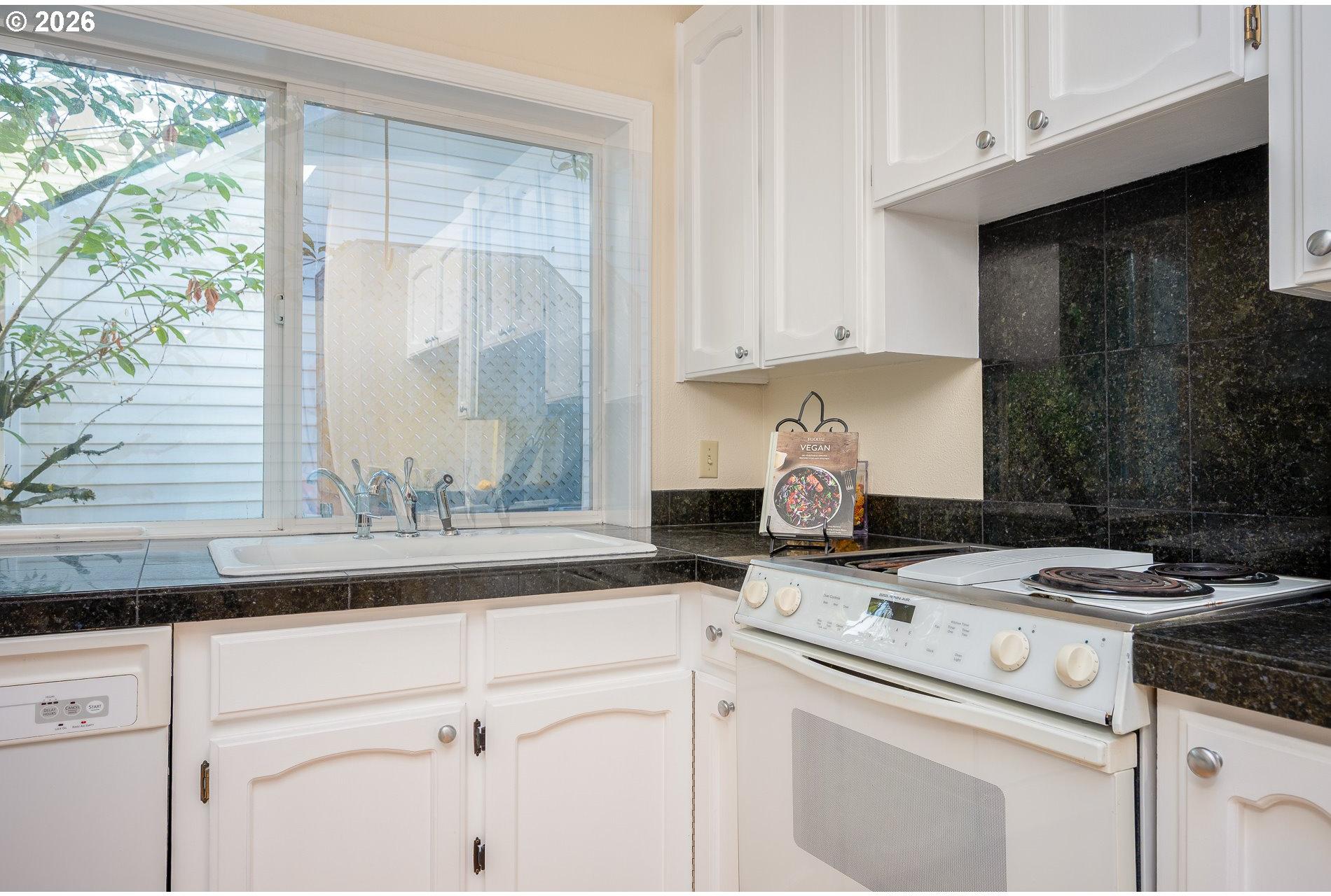7007 Southwest 33rd Place Portland, OR 97219 - Photo 5 of 41 Kitchen