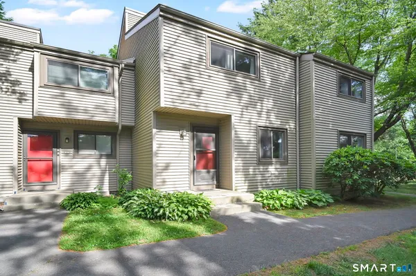 $259,900 | 19 Greenbriar Drive, Farmington, CT 06032