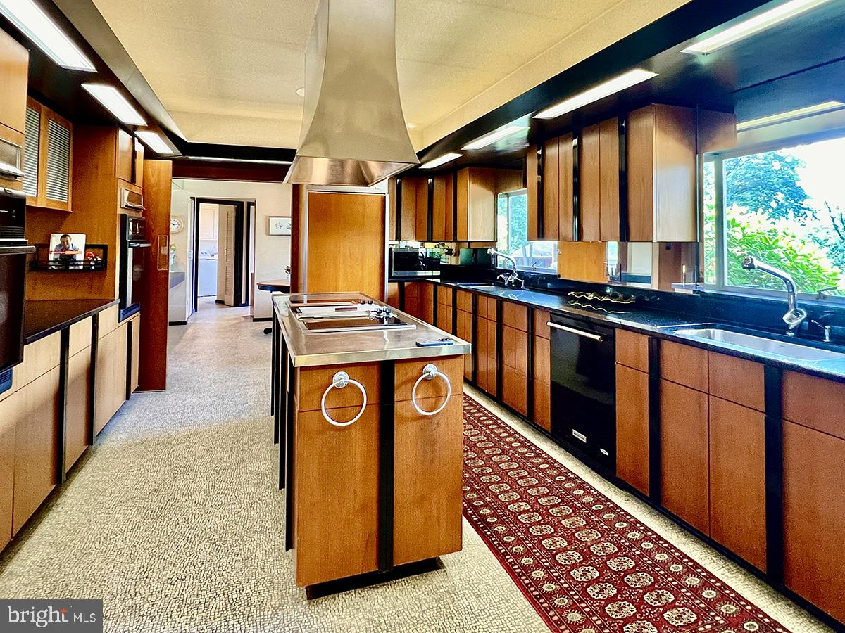 1701 Lorraine Road Reading, PA 19604 - Photo 14 of 40 Kitchen