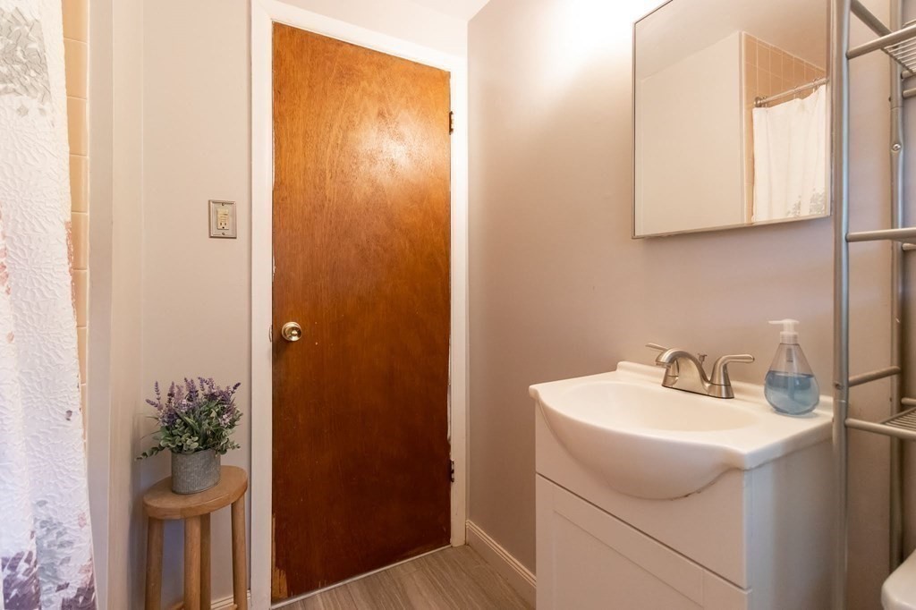4 Manor Court, Unit 4 Springfield, MA 01118 - Photo 20 of 29 Gallery Image 20