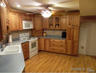 620 Seminary Road Brighton, IL 62012 - Photo 5 of 24