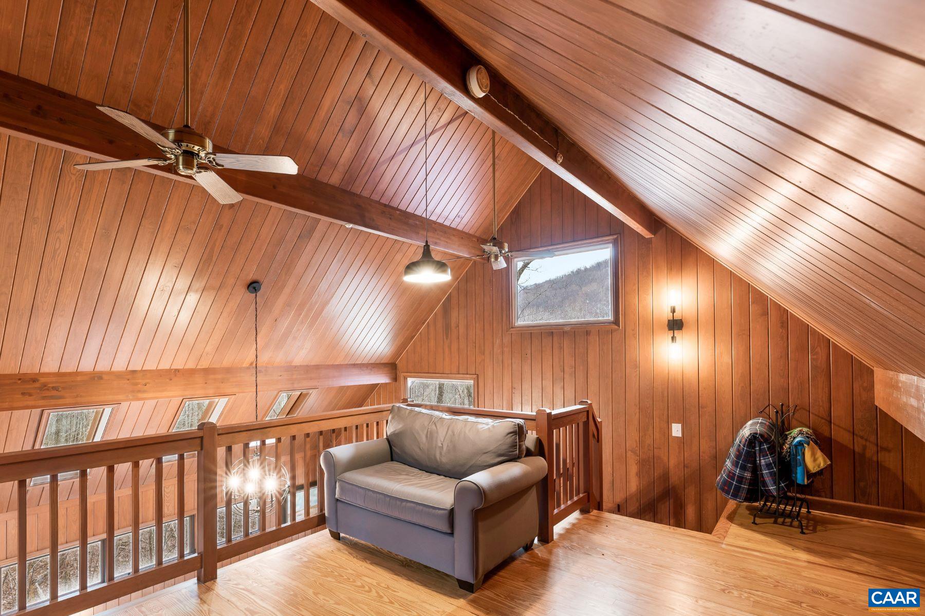 4496 Weakley Hollow Road Syria, VA 22743 - Photo 28 of 37 a living room with furniture