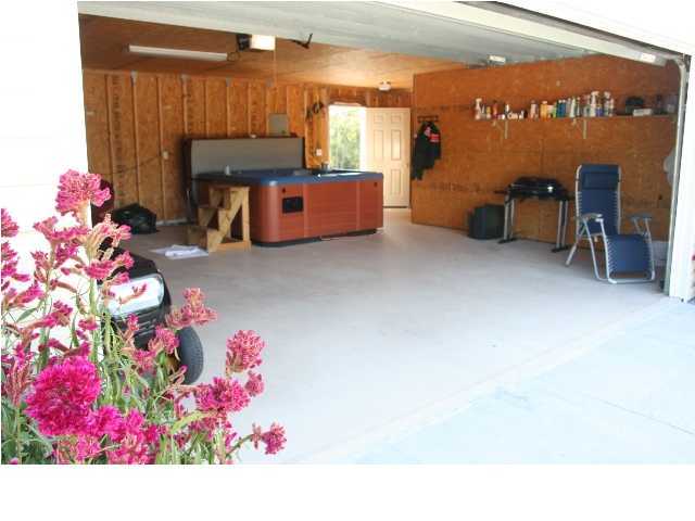490 Long Road DeFuniak Springs, FL 32433 - Photo 6 of 22 a room with furniture and a flat screen tv