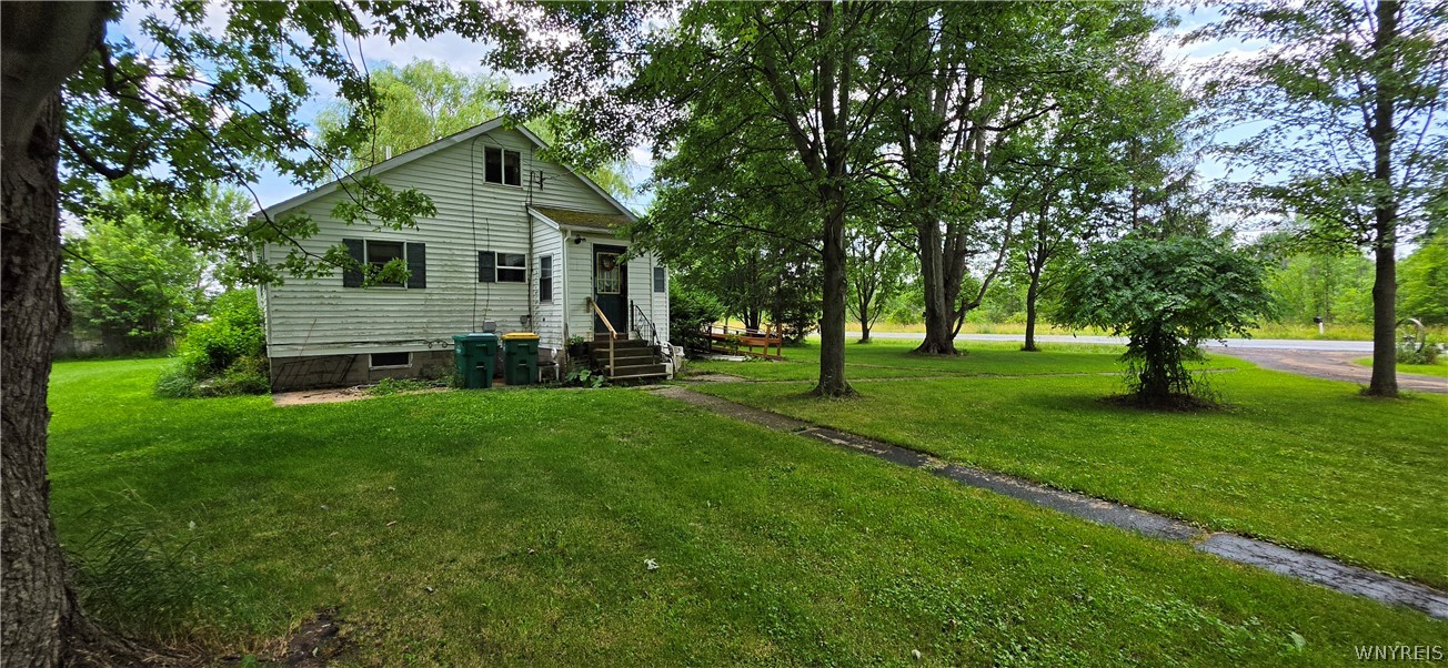 7091 Rapids Road Lockport Town, NY 14094 - Photo 3 of 13