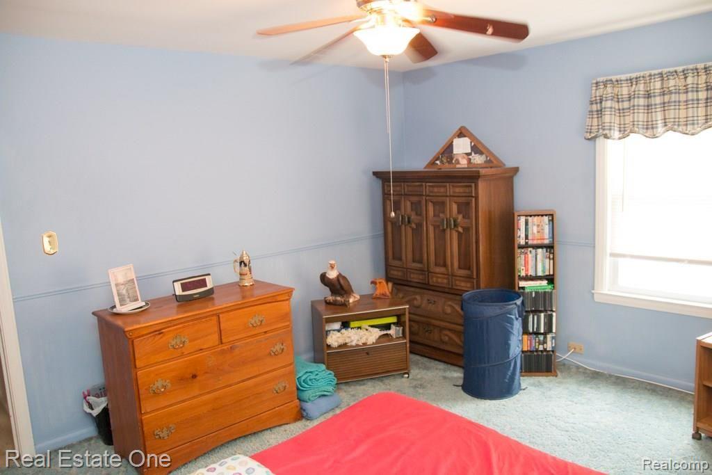 1342 Fairholme Road Grosse Pointe, MI 48236 - Photo 17 of 25 IMG_5534.jpg