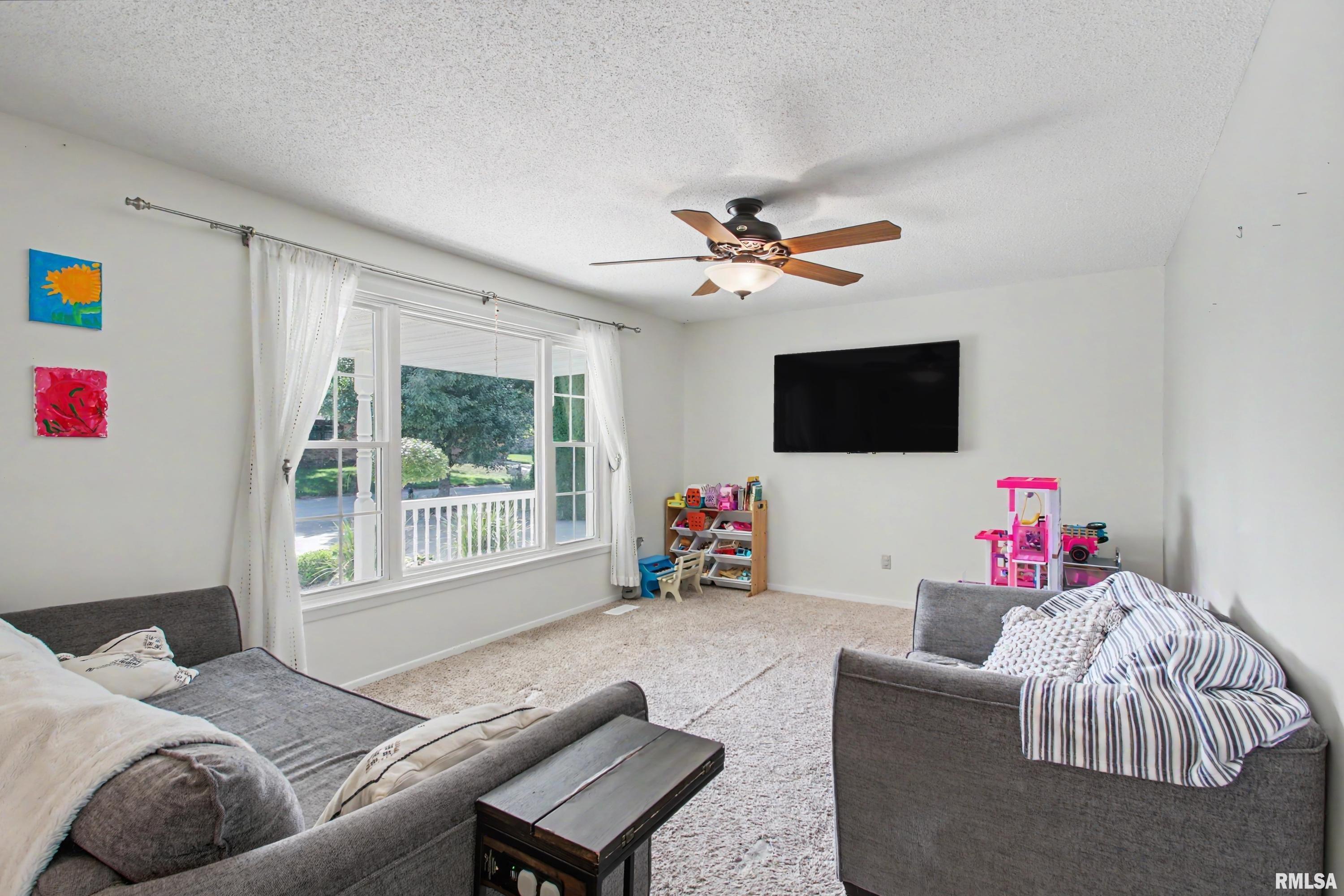 3820 Stonegate Road Quincy, IL 62305 - Photo 2 of 24 Gallery Image 2