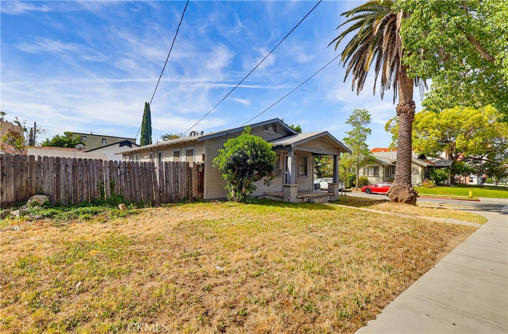 600 Raleigh Street Glendale, CA 91205 - Photo 3 of 14