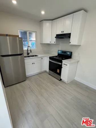 $1,690 | 241 North Park View Street, Los Angeles, CA 90026
