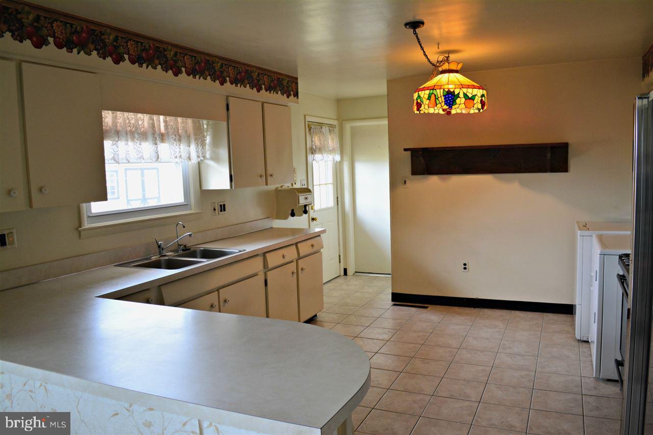 240 Melvale Road Dallastown, PA 17313 - Photo 9 of 19 Gallery Image 9