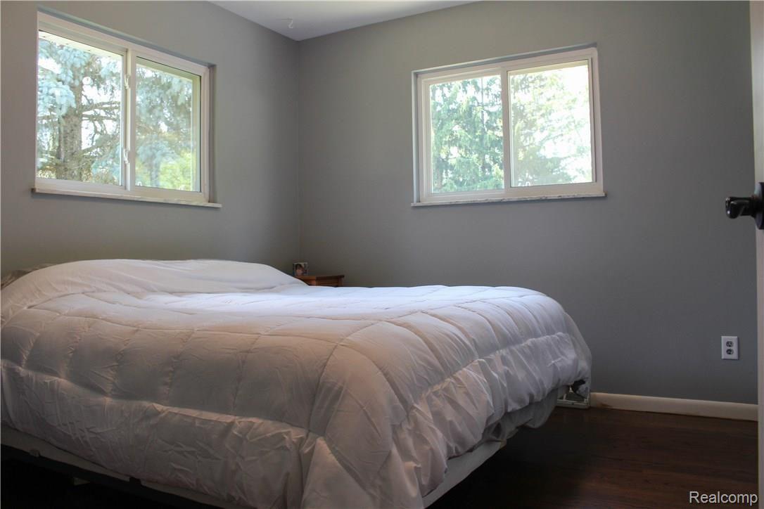 5119 Eastview Road Clarkston, MI 48346 - Photo 19 of 36 Master Bedroom. Notice the newer windows.