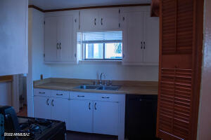 511 Mance Street Bisbee, AZ 85603 - Photo 7 of 22 a kitchen with a sink and cabinets