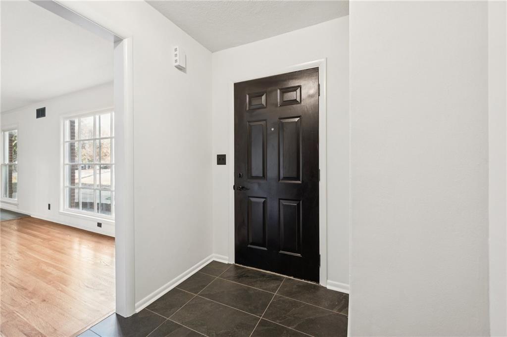 3804 Appleton Avenue Independence, MO 64052 - Photo 4 of 30