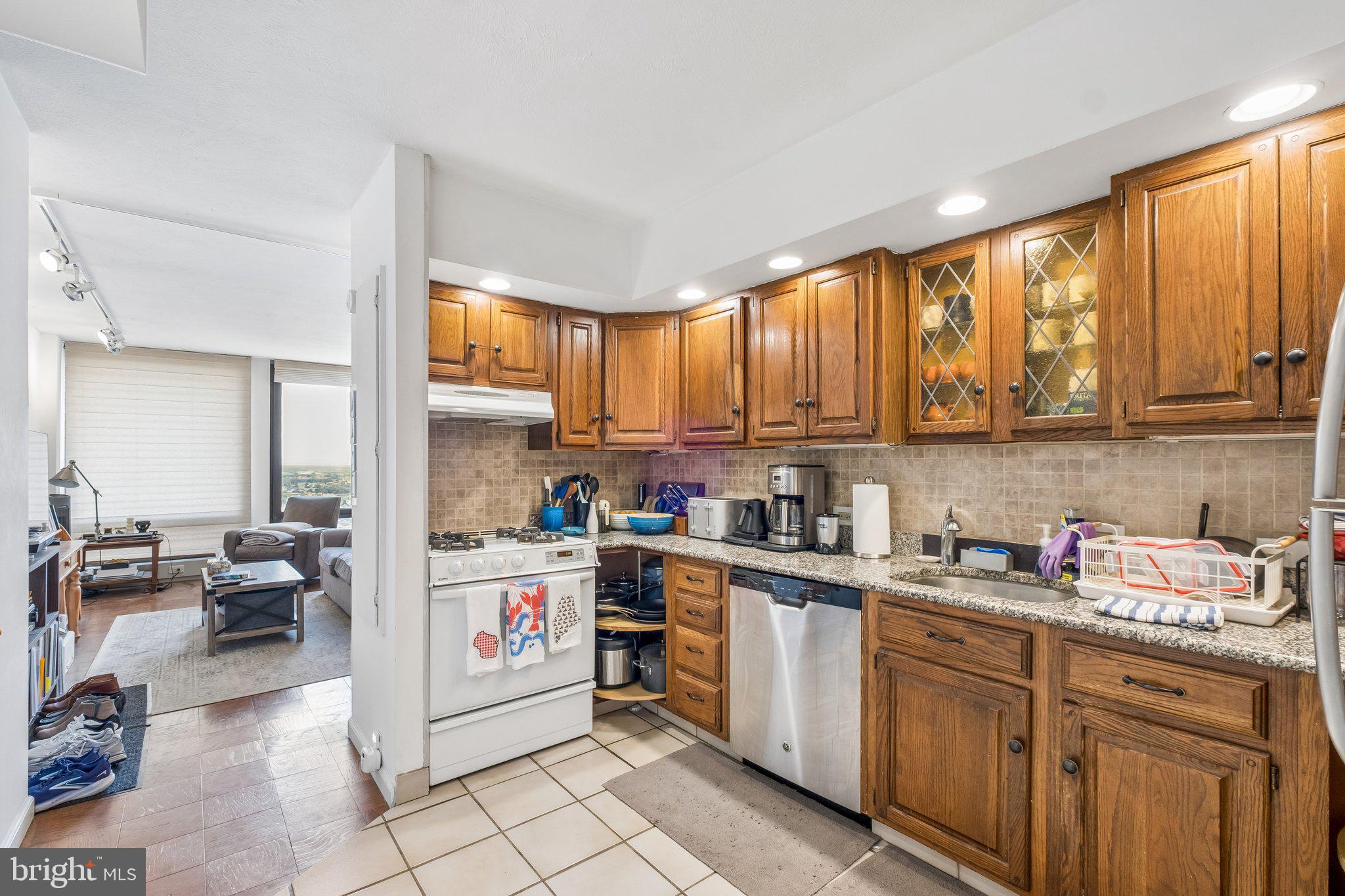 220 Locust Street, Unit 24FS Philadelphia, PA 19106 - Photo 6 of 17