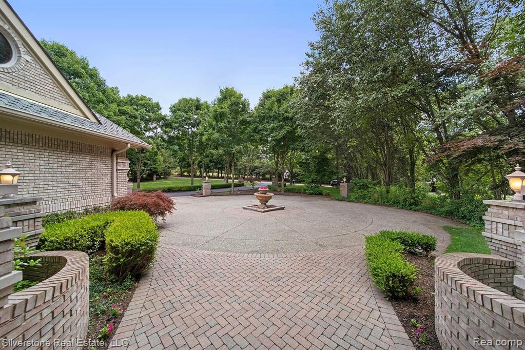 1913 Arthurs Way Rochester Hills, MI 48306 - Photo 8 of 61
