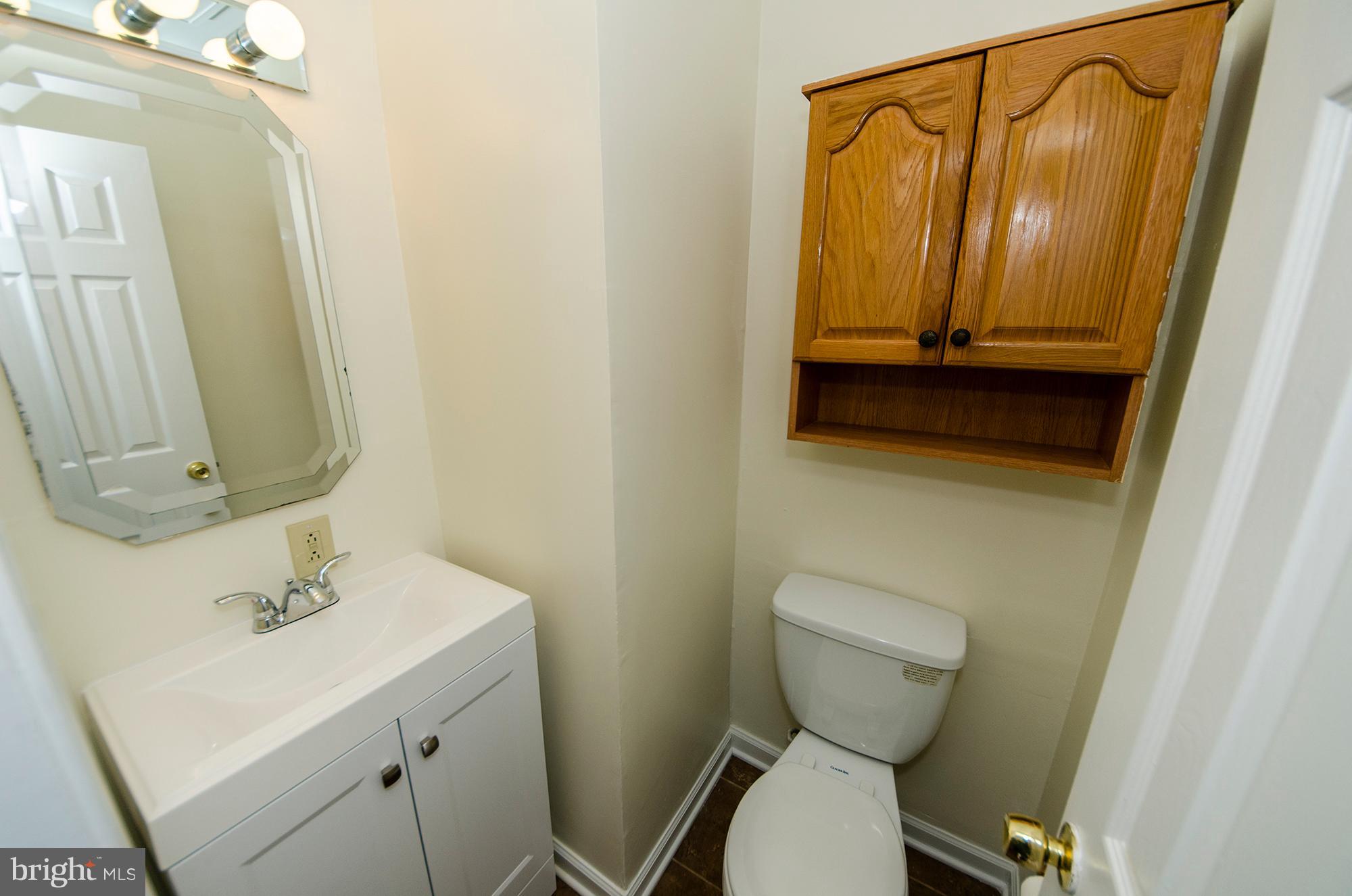 4011 Arcadia Road Alexandria, VA 22312 - Photo 22 of 32 Powder Room