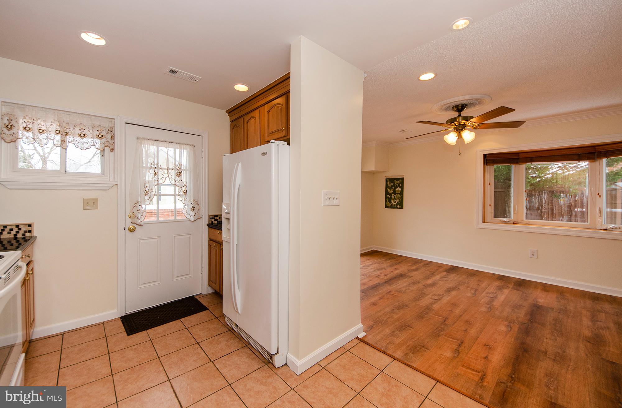 Tile and Hardwood floors throughout!