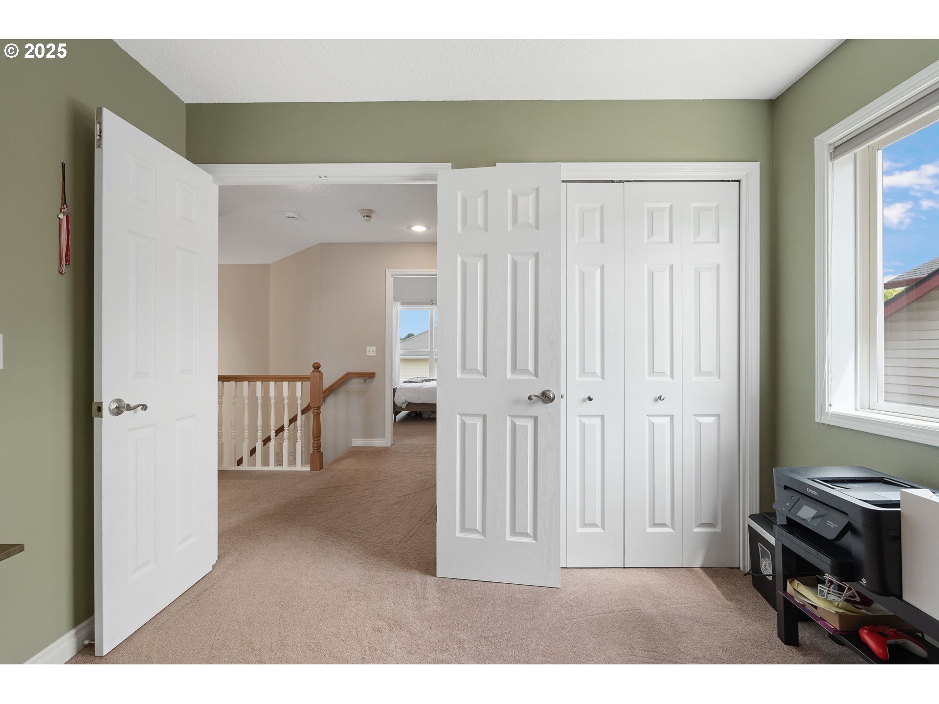 2326 Southeast Robin Lane Gresham, OR 97080 - Photo 26 of 33 a view of a livingroom with furniture