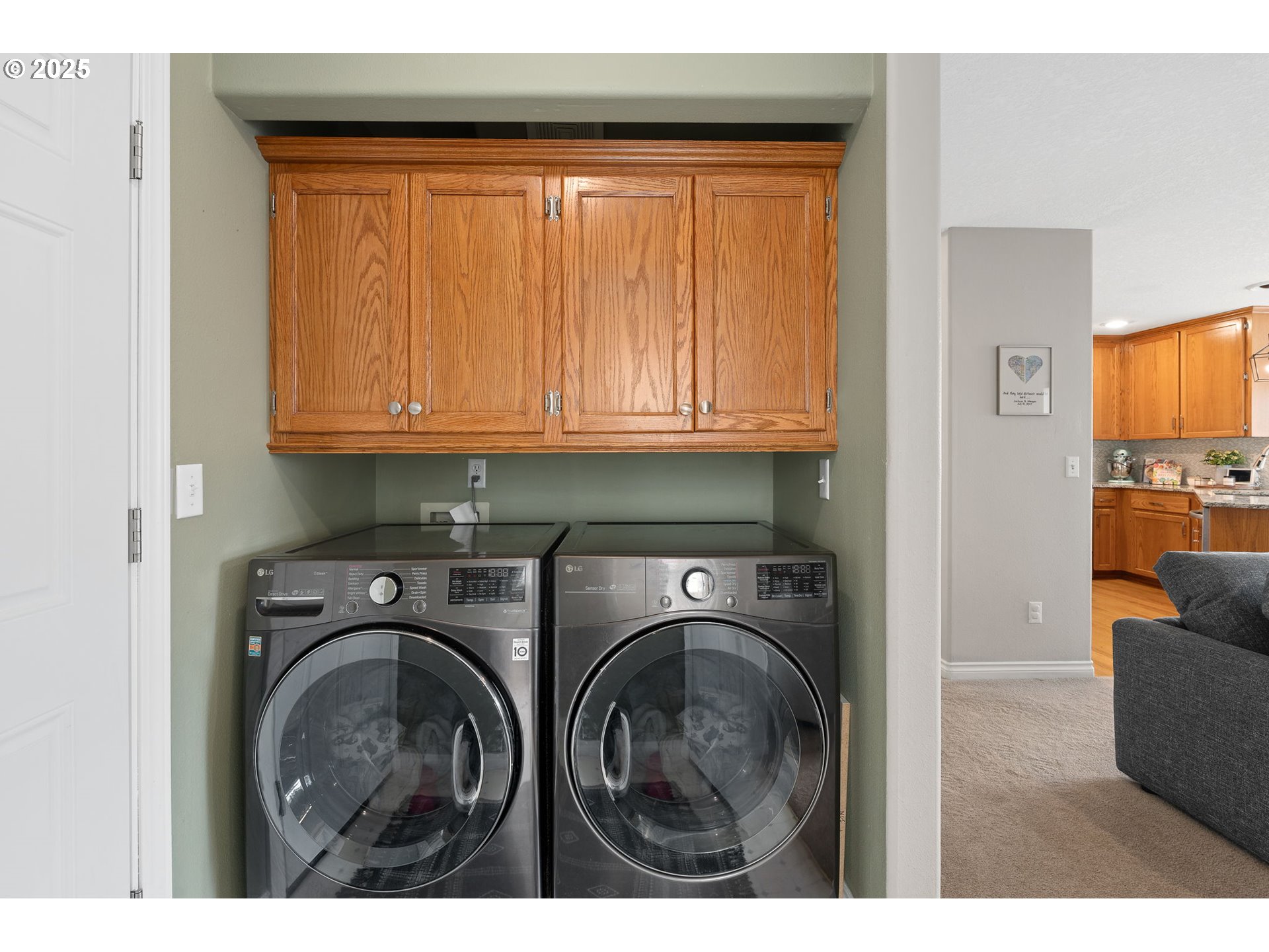 2326 Southeast Robin Lane Gresham, OR 97080 - Photo 28 of 33 a utility room with dryer and washer