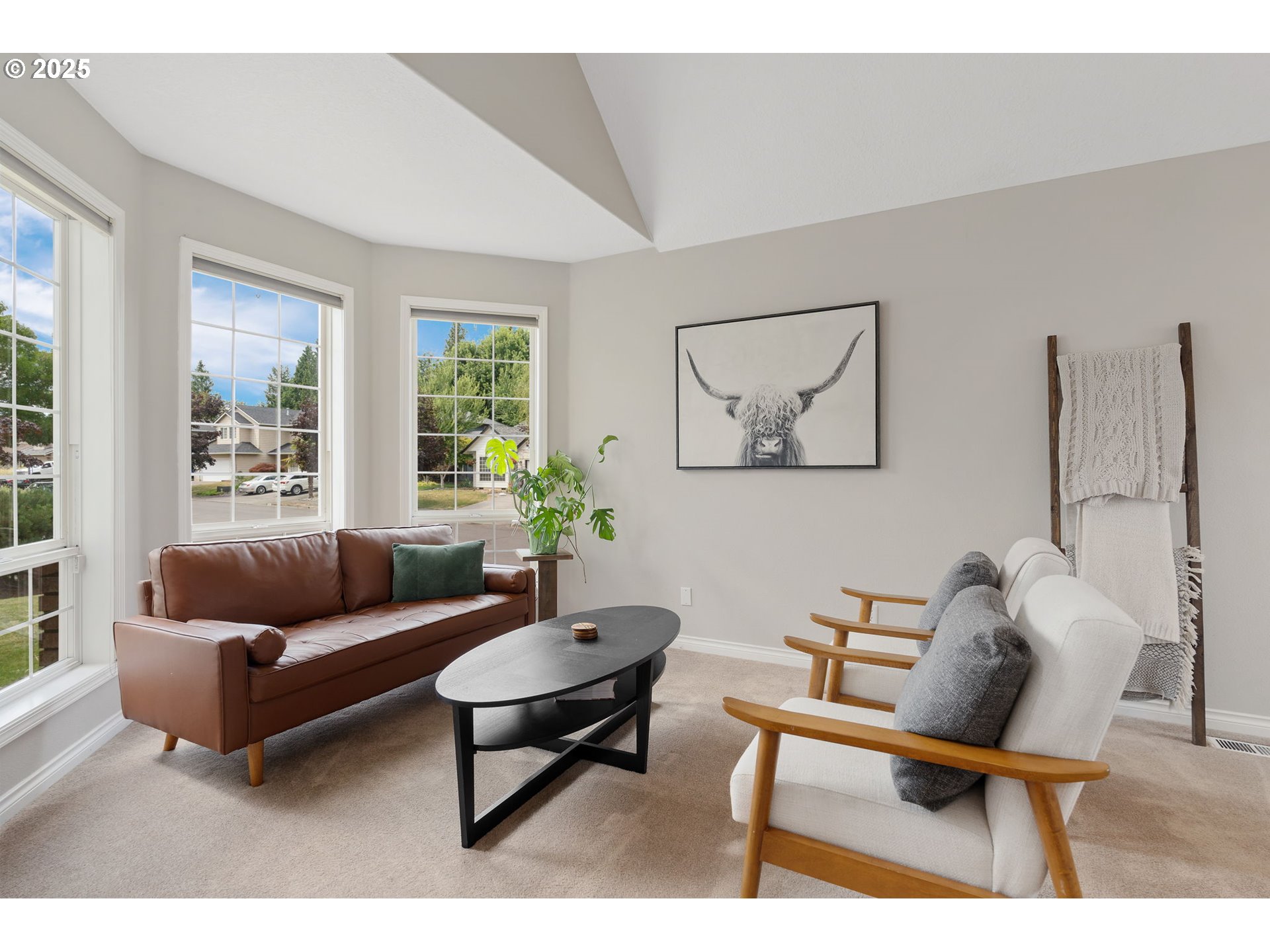 2326 Southeast Robin Lane Gresham, OR 97080 - Photo 6 of 33 a living room with furniture and a potted plant