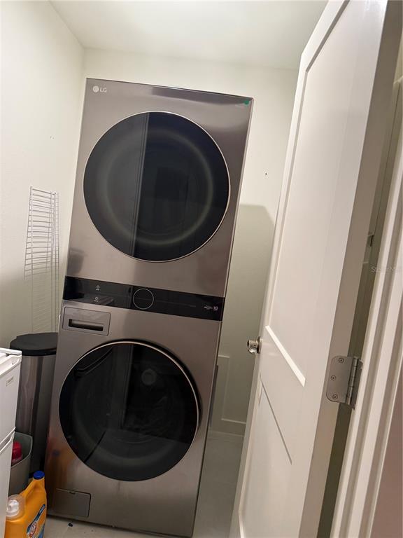 2023 Iorio Street St. Cloud, FL 34771 - Photo 2 of 4 a utility room with dryer and washer