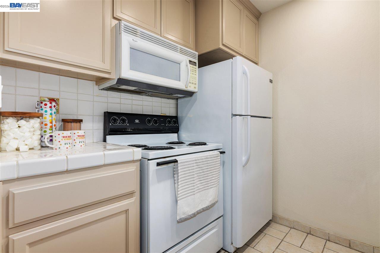 2734 Oak Road, Unit 110 Walnut Creek, CA 94597 - Photo 7 of 23