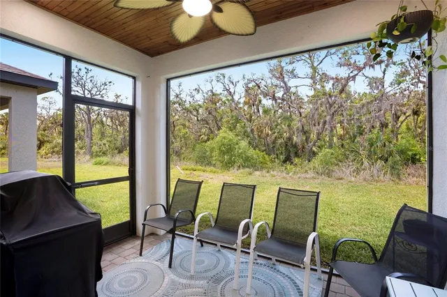 a view of a house with backyard