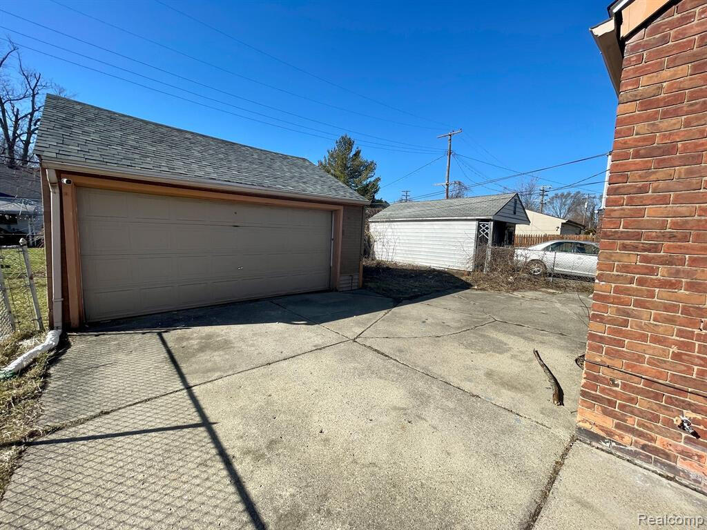 5299 Farmbrook Street Detroit, MI 48224 - Photo 3 of 20 20230506154548165065000000-o