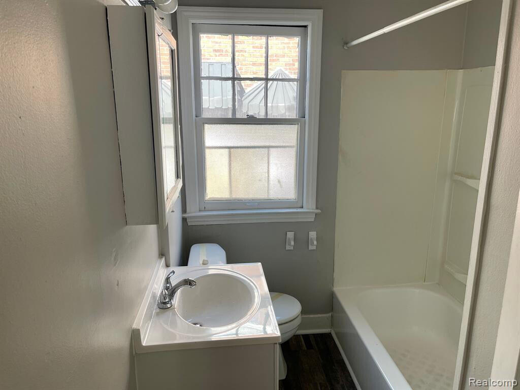 5299 Farmbrook Street Detroit, MI 48224 - Photo 4 of 20 20230506154548165074000000-o