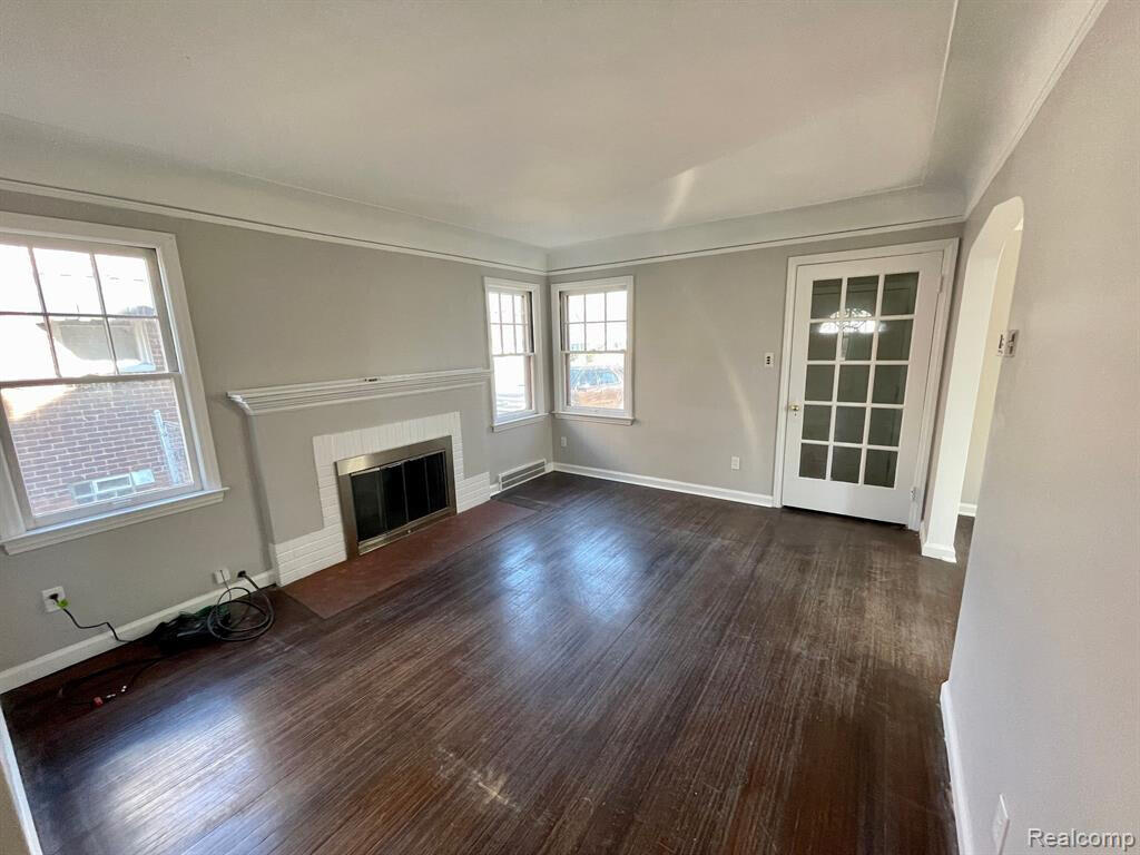 5299 Farmbrook Street Detroit, MI 48224 - Photo 5 of 20 20230506154548165083000000-o