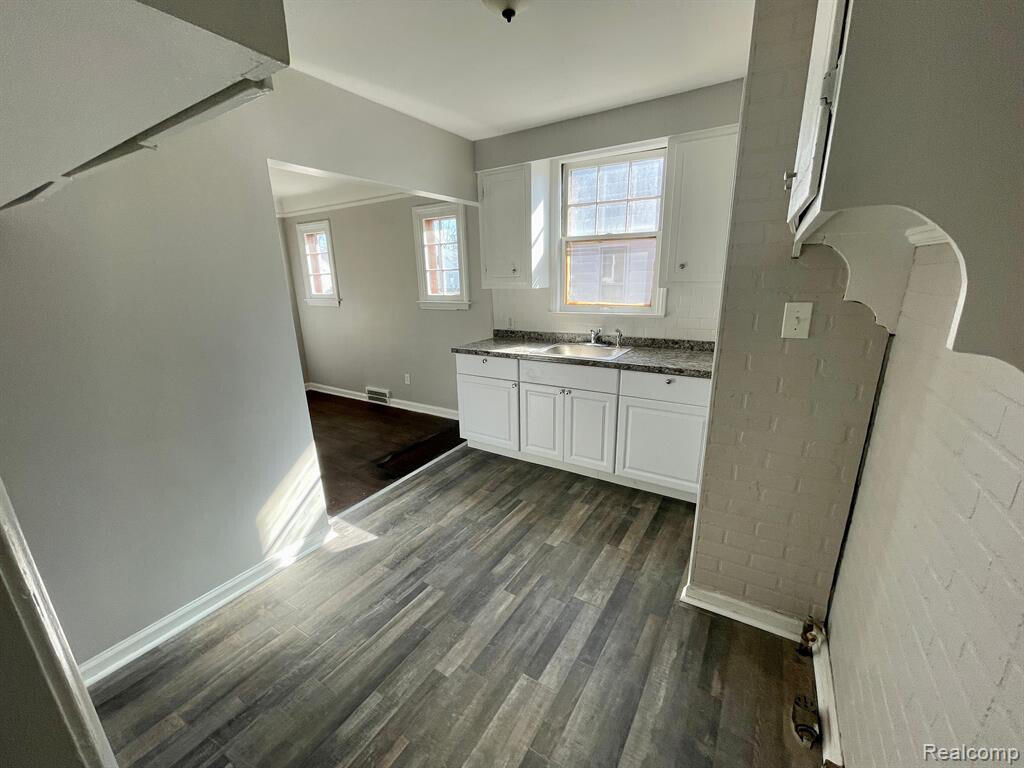 5299 Farmbrook Street Detroit, MI 48224 - Photo 6 of 20 20230506154548165091000000-o