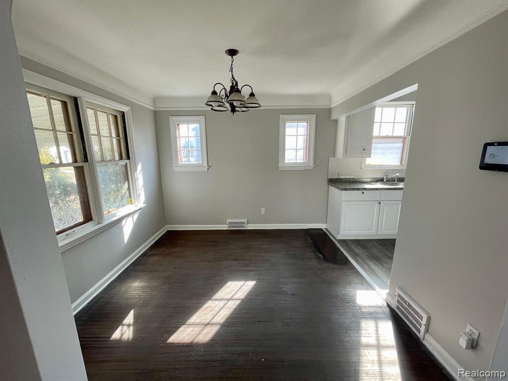 5299 Farmbrook Street Detroit, MI 48224 - Photo 7 of 20 20230506154548165099000000-o