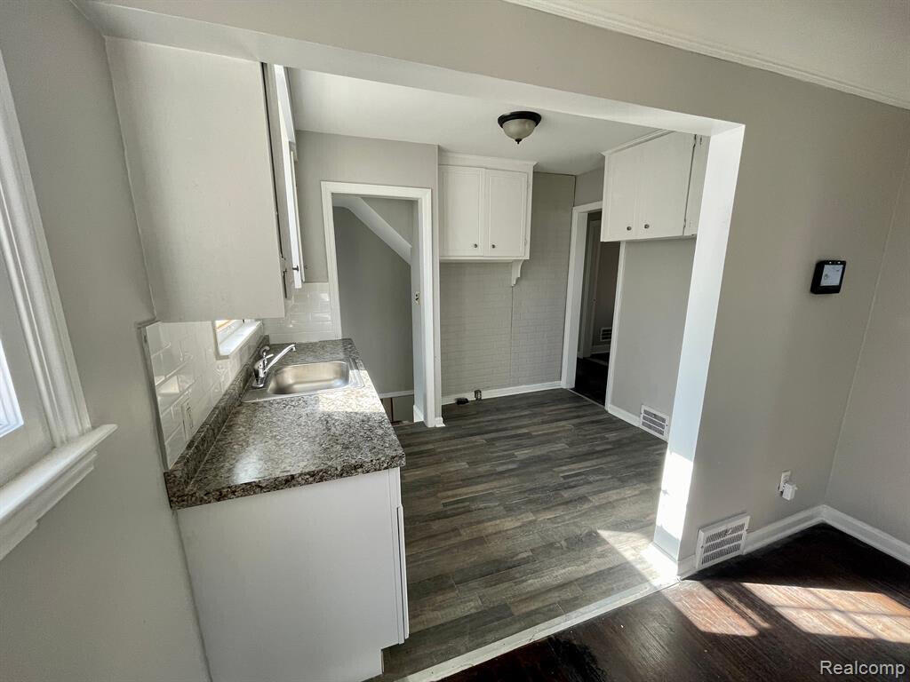 5299 Farmbrook Street Detroit, MI 48224 - Photo 8 of 20 20230506154548165107000000-o