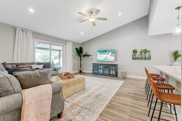 $3,950 | 1330 Peachfield Drive, Valrico, FL 33596